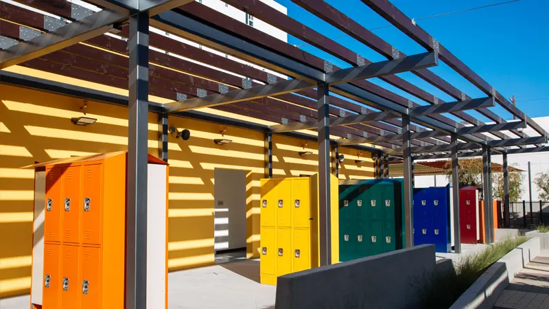 El colorido nuevo campus Skid Row.
